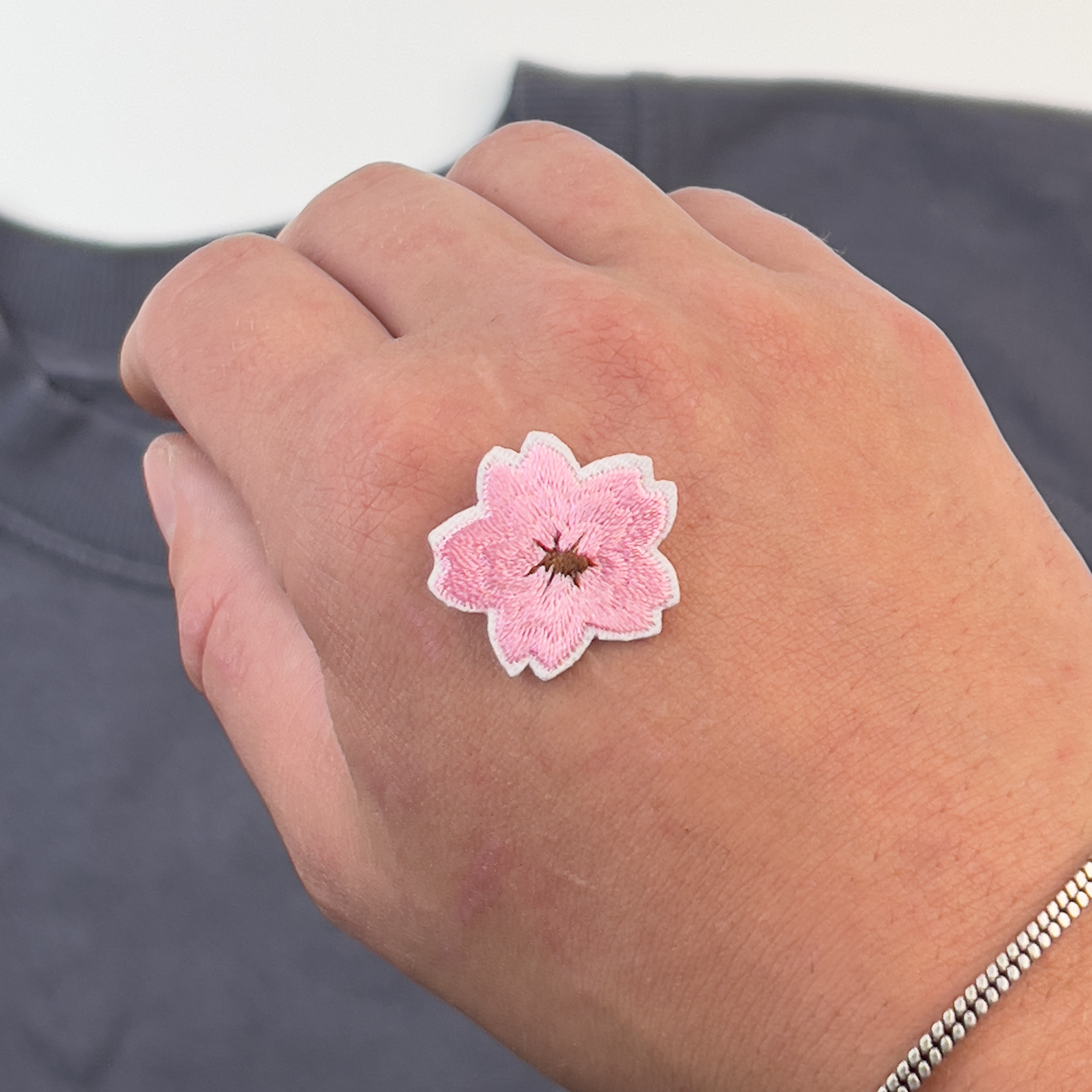 Charmigt Tygmärke Liten Blomma